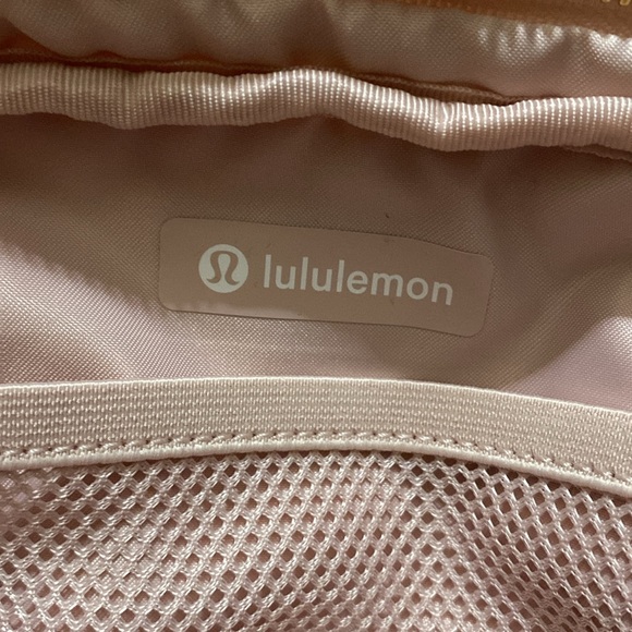 Lululemon fleece everywhere belt bag - Picture 6 of 6